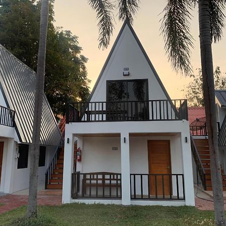 Rainbow House Resort Kamphaeng Phet Exterior photo