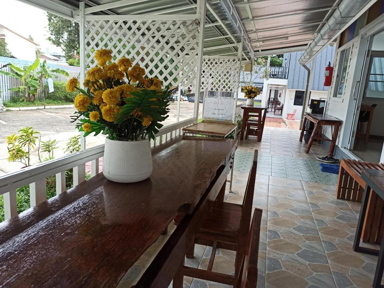 Rainbow House Resort Kamphaeng Phet Exterior photo