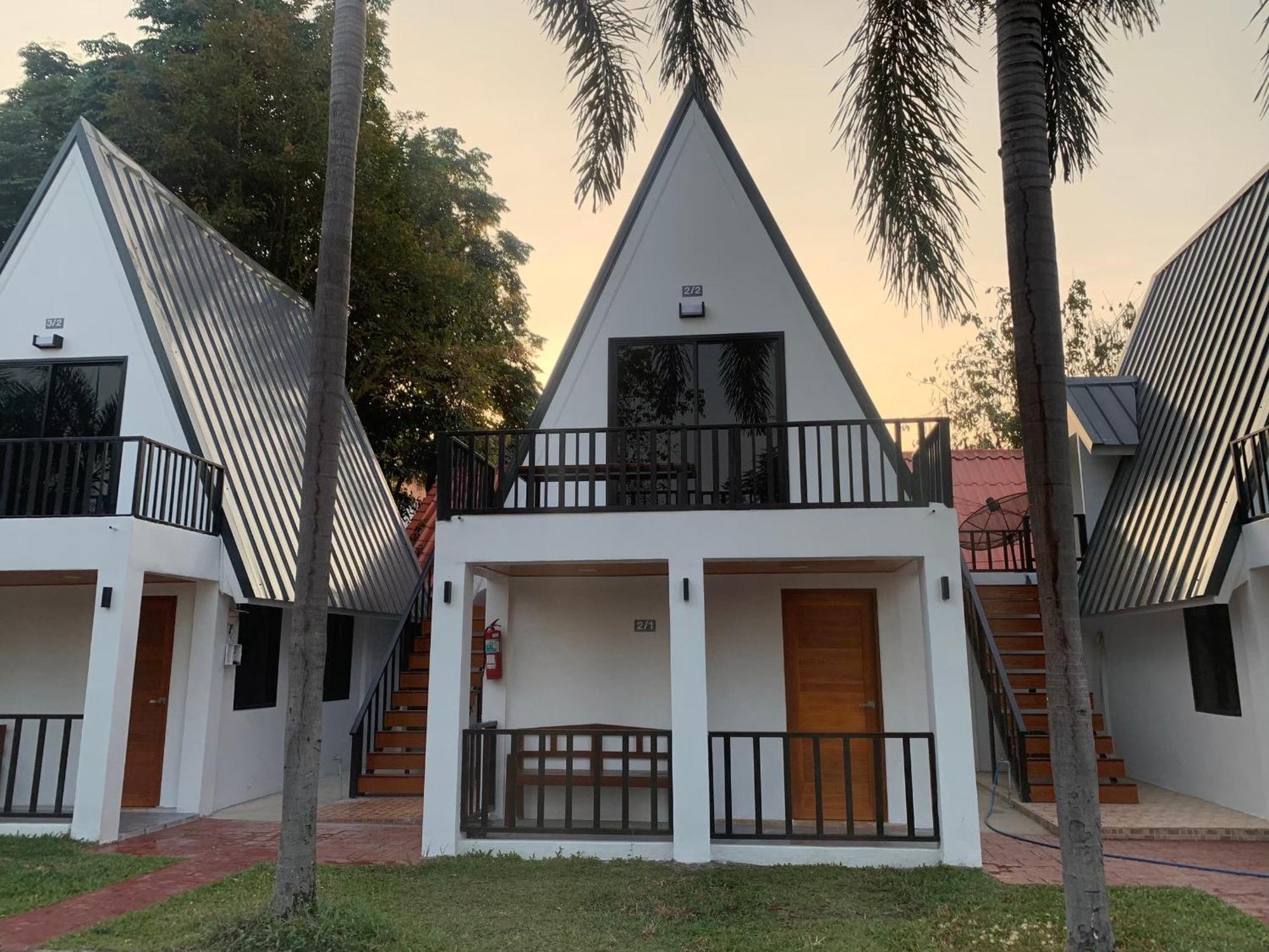 Rainbow House Resort Kamphaeng Phet Exterior photo